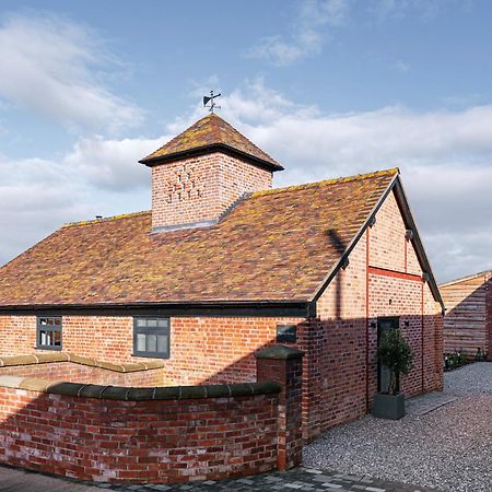 Pigeon House - Unique Barn With Private Garden, Hot Tub And Wood Burner Vila Shrewsbury Exterior foto