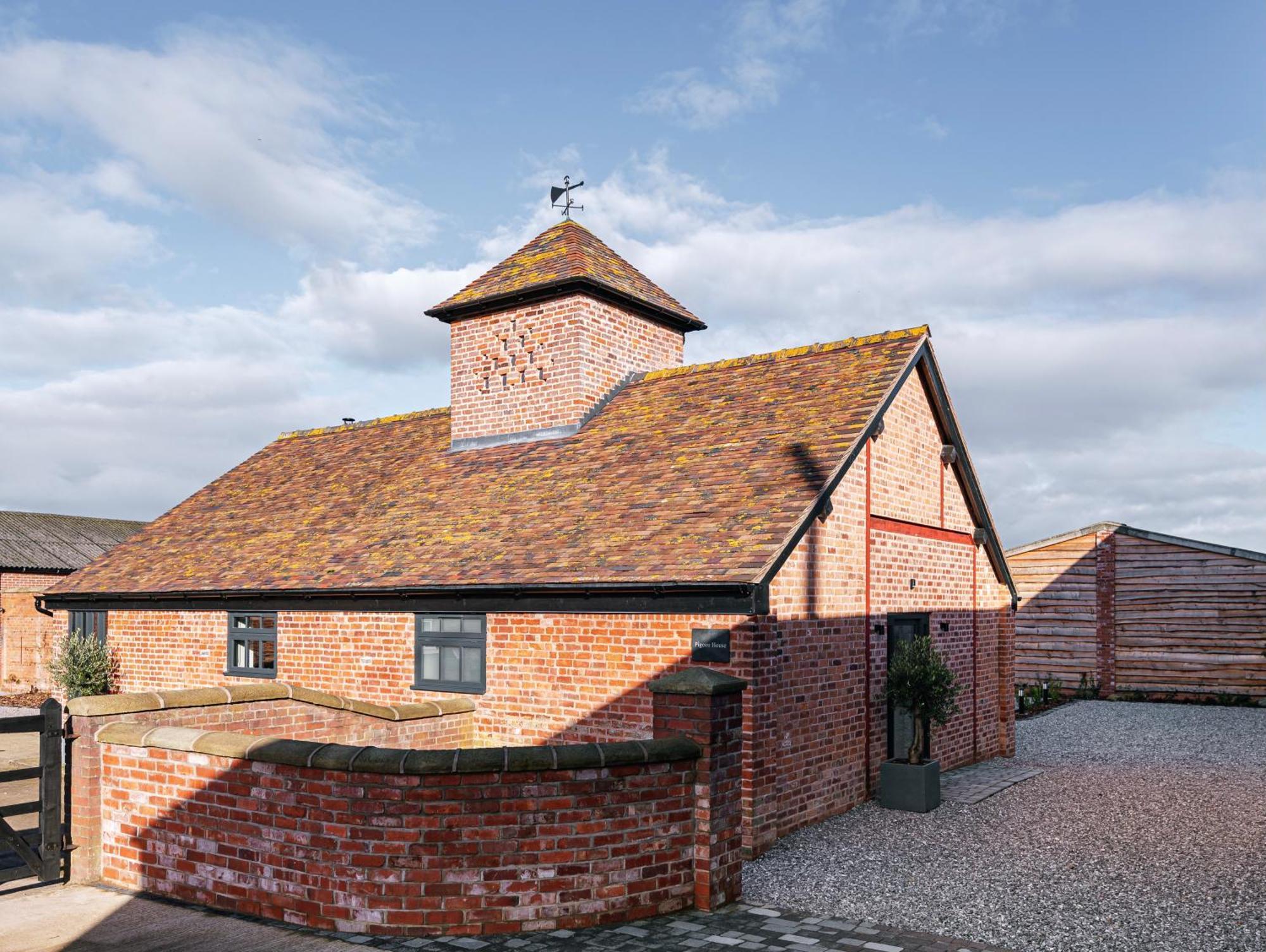 Pigeon House - Unique Barn With Private Garden, Hot Tub And Wood Burner Vila Shrewsbury Exterior foto